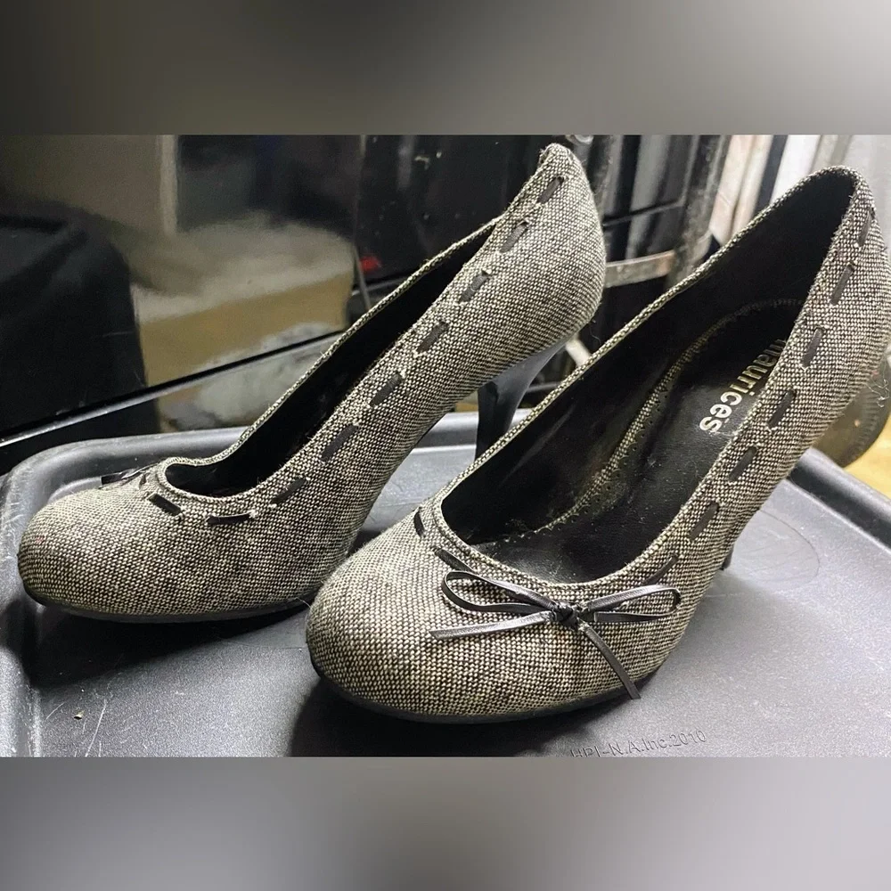 Heels - Picture 2 of 4